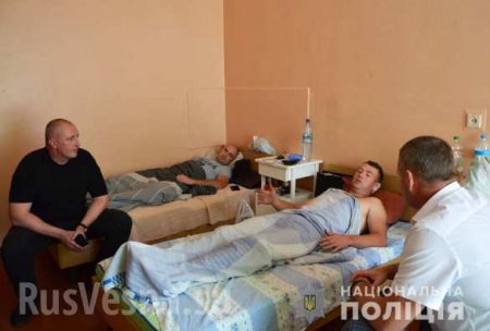 Избитые копы и раненые селяне: нападение на полицию на Западной Украине (ФОТО)