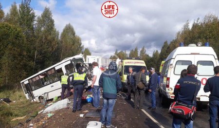 Страшное ДТП с автобусом под Ярославлем, есть погибшие (+ФОТО)