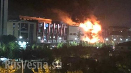 В Грозном охвачен огнём крупнейший в Чечне торгово-развлекательный центр (+ФОТО, ВИДЕО)