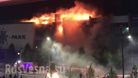 В Грозном охвачен огнём крупнейший в Чечне торгово-развлекательный центр (+ФОТО, ВИДЕО)