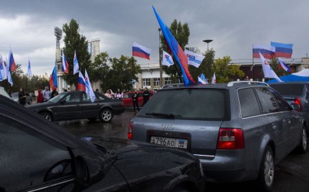 «Наше направление в Россию!» — луганчане выехали с флагами РФ в честь Дня русского единения (ФОТО)