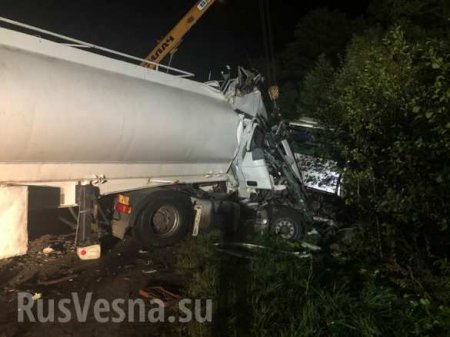 Страшная авария на Украине: грузовик влетел в автобус (ФОТО)