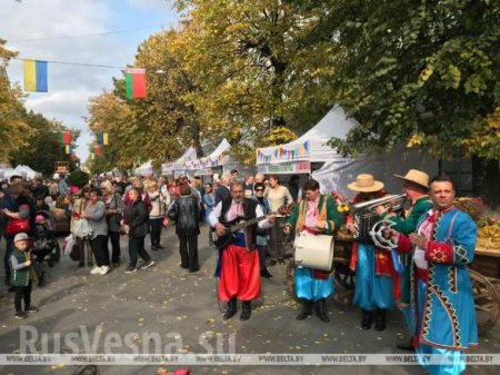 Голодные украинцы смели всё съестное на ярмарке белорусских товаров (ФОТО)
