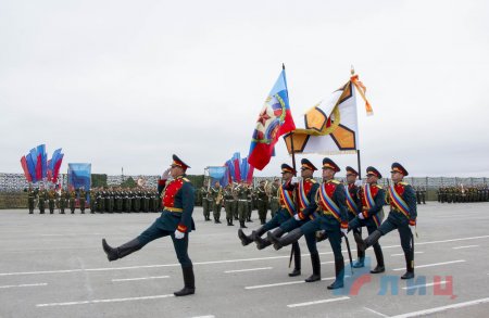 «Продолжающие подвиг героических предков» — защитники Донбасса демонстрируют свою оборонную силу (ФОТО, ВИДЕО)