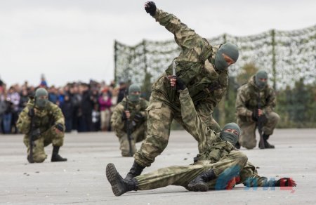 «Продолжающие подвиг героических предков» — защитники Донбасса демонстрируют свою оборонную силу (ФОТО, ВИДЕО)