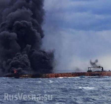 Взрыв на иранском танкере у берегов Саудовской Аравии: нефть разлилась в море (ФОТО)
