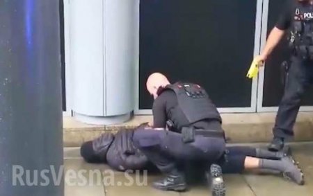 Резня в Британии: мужчина с ножом напал на посетителей торгового центра (ФОТО, ВИДЕО)