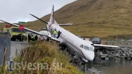 Авария с пассажирским лайнером в США: самолёт едва не рухнул в воду (ФОТО)