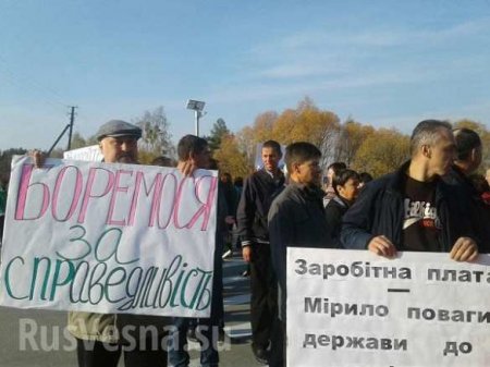 Под Житомиром учителя перекрыли международную трассу (ФОТО)