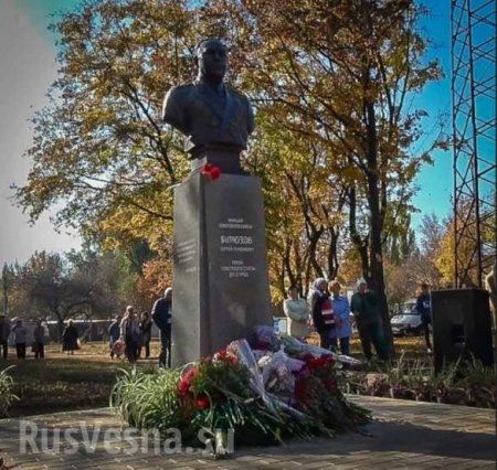 В Киеве рушат, в Донецке ставят: память маршала-освободителя увековечена в ДНР (ФОТО, ВИДЕО)