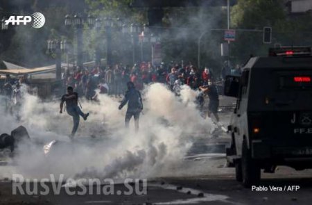 Чили в огне: протестующие жгут офисы энергетических компаний и общественный транспорт (ФОТО, ВИДЕО)