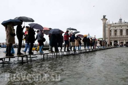 Венеция уходит под воду: впечатляющие кадры потопа (ФОТО, ВИДЕО)