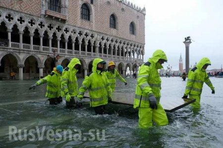 Венеция уходит под воду: впечатляющие кадры потопа (ФОТО, ВИДЕО)