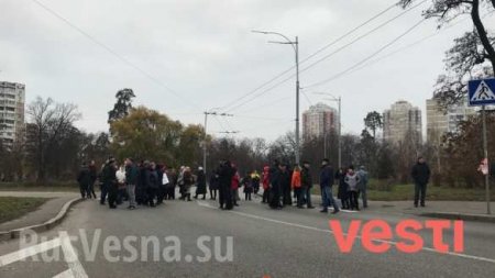 «Отопительный Майдан»: киевляне перекрыли трассу из-за холодных батарей (ФОТО)