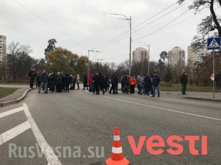 «Отопительный Майдан»: киевляне перекрыли трассу из-за холодных батарей (ФОТО)