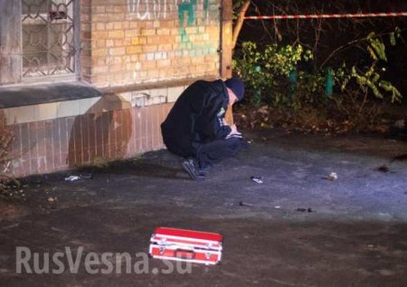 Труп с веником на шее нашли на улице в Киеве (ФОТО, ВИДЕО 18+)