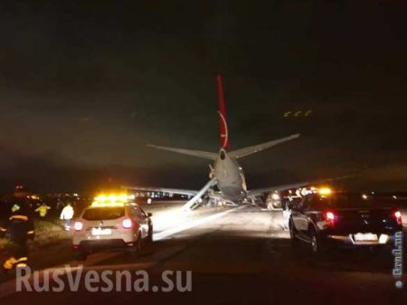 Турецкий самолёт сел на брюхо в одесском аэропорту (ФОТО, ВИДЕО)
