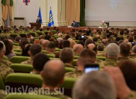«Боится своей армии!» — украинцы в ярости из-за визита Зеленского к военным (ФОТО)