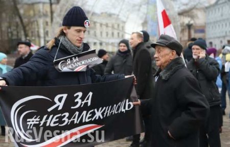 Дедушка жёстко «отбрил» белорусских бандеровцев на митинге оппозиции в Минске (ВИДЕО)