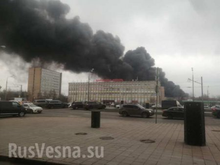 Сильный пожар на юге Москвы, небо заволокли клубы чёрного дыма (ФОТО, ВИДЕО)