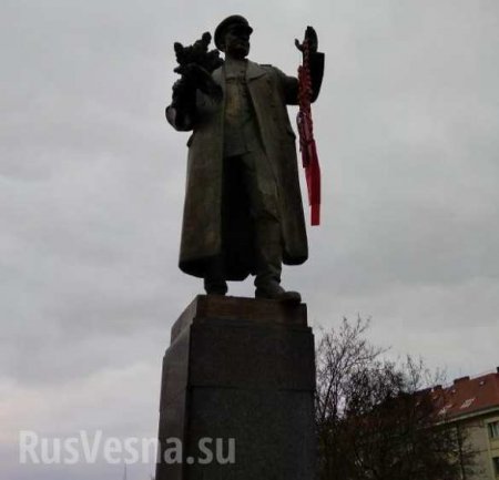 В Чехии вновь осквернили памятник маршалу Коневу (ФОТО)
