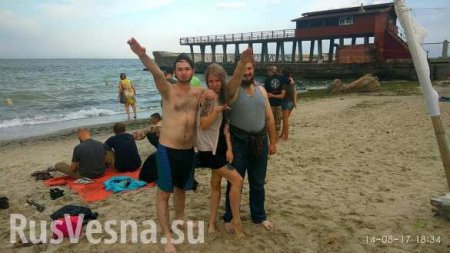 Известного украинского неонациста напоили мочой в собственном доме