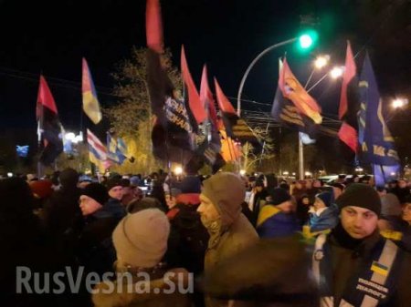 На Украине нацисты проводят факельные шествия в честь Бандеры (ФОТО, ВИДЕО)