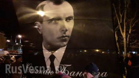 На Украине нацисты проводят факельные шествия в честь Бандеры (ФОТО, ВИДЕО)