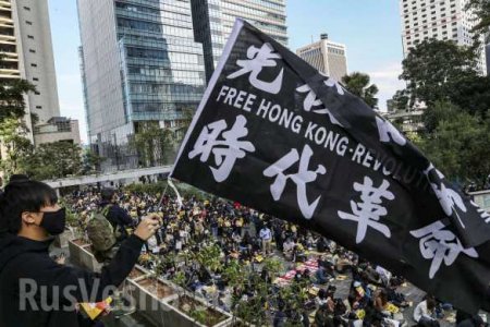 Жестокая битва за Гонконг: Цепь из протестующих растянулась на километры (ФОТО)