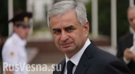 Президент Абхазии не намерен покидать пост, несмотря на решение суда