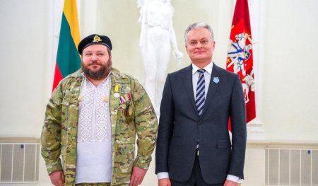 Президент Литвы наградил украинцев: среди них боевик, отметившийся в Чечне и на Донбассе (ФОТО)