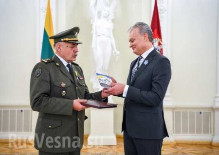 Президент Литвы наградил украинцев: среди них боевик, отметившийся в Чечне и на Донбассе (ФОТО)