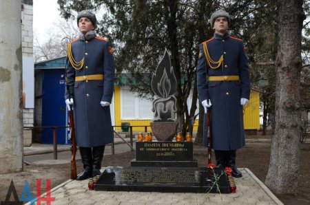 Чёрный день: Донецк вспоминает жертв трагедии на Боссе (ФОТО)