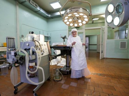 О Боге, Сталине и любви к делу: памяти старейшего практиковавшего хирурга России (ФОТО)