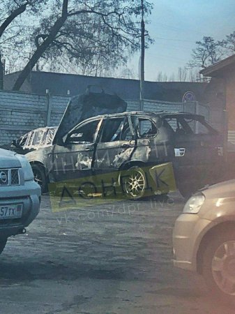 Сильный взрыв у здания УБОП в Донецке: подорван автомобиль (ФОТО)