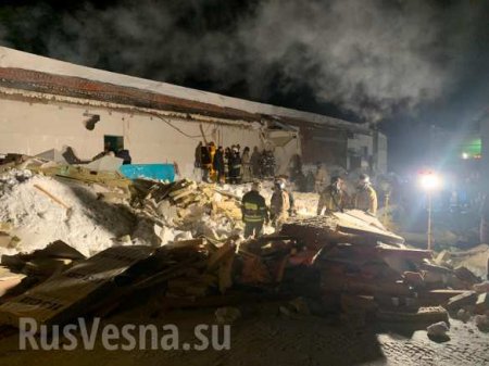 Крыша кафе обрушилась на людей в Новосибирске: спасатели ищут людей под завалами (+ФОТО)