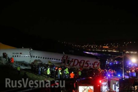 Авиалайнер с пассажирами выкатился за посадочную полосу в Стамбуле (ФОТО, ВИДЕО)