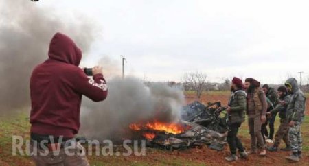 Террористы упиваются крушением Ми-8 в Сирии и глумятся над трупом лётчика (ФОТО, ВИДЕО 18+)