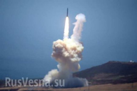 США испытали баллистическую ракету, способную нести ядерный боезаряд (ФОТО)