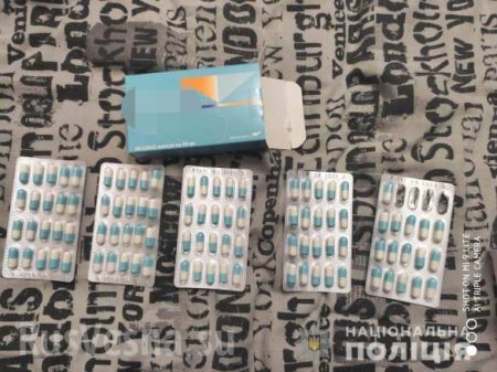 Педагогика по-украински: В Ровно учительницу задержали за продажу наркотиков (ФОТО)