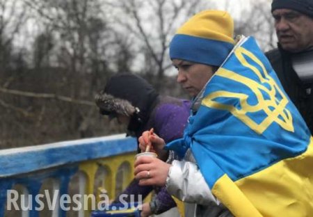 Украинским гимном по коронавирусу: в Новые Санжары приехали волонтёры и провели странную акцию (ФОТО, ВИДЕО)