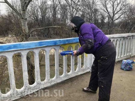 Украинским гимном по коронавирусу: в Новые Санжары приехали волонтёры и провели странную акцию (ФОТО, ВИДЕО)
