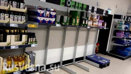 Коронавирус: немцы смели с полок магазинов дешёвые продукты первой необходимости (ФОТО)