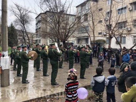 В Таджикистане армия России провела незабываемую акцию под окнами героя Великой Отечественной (ФОТО, ВИДЕО)