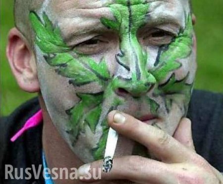 Из-за коронавируса в Нидерландах выстроились огромные очереди за марихуаной (ФОТО)