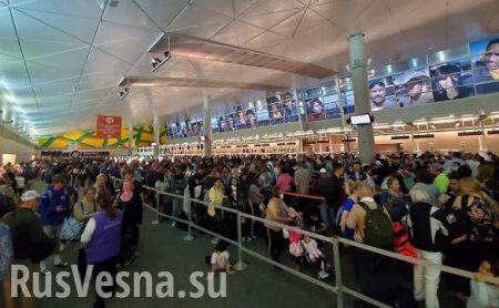 «Родина» не пускает: украинцы застряли в аэропорту Шри-Ланки (ВИДЕО)