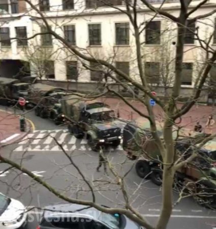 На улицах военные, Франция на осадном положении: Макрон объявил войну коронавирусу (ФОТО, ВИДЕО)