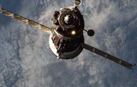 «Сарматы» на Земле: в Казахстане приземлился «Союз» с экипажем, вернувшимся с МКС (ВИДЕО)