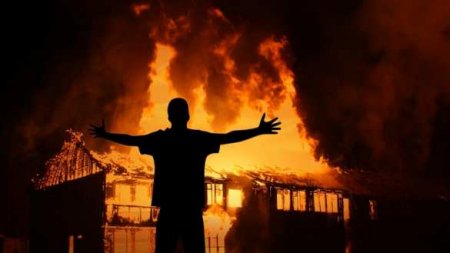 Во Львове пылает «Феникс»: загорелся центр реабилитации боевиков «АТО» (ФОТО, ВИДЕО)