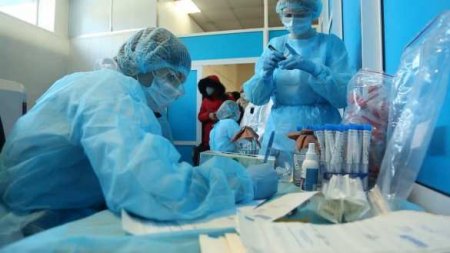 Десятки медиков в Коммунарке и НИИ скорой помощи в Петербурге заразились коронавирусом